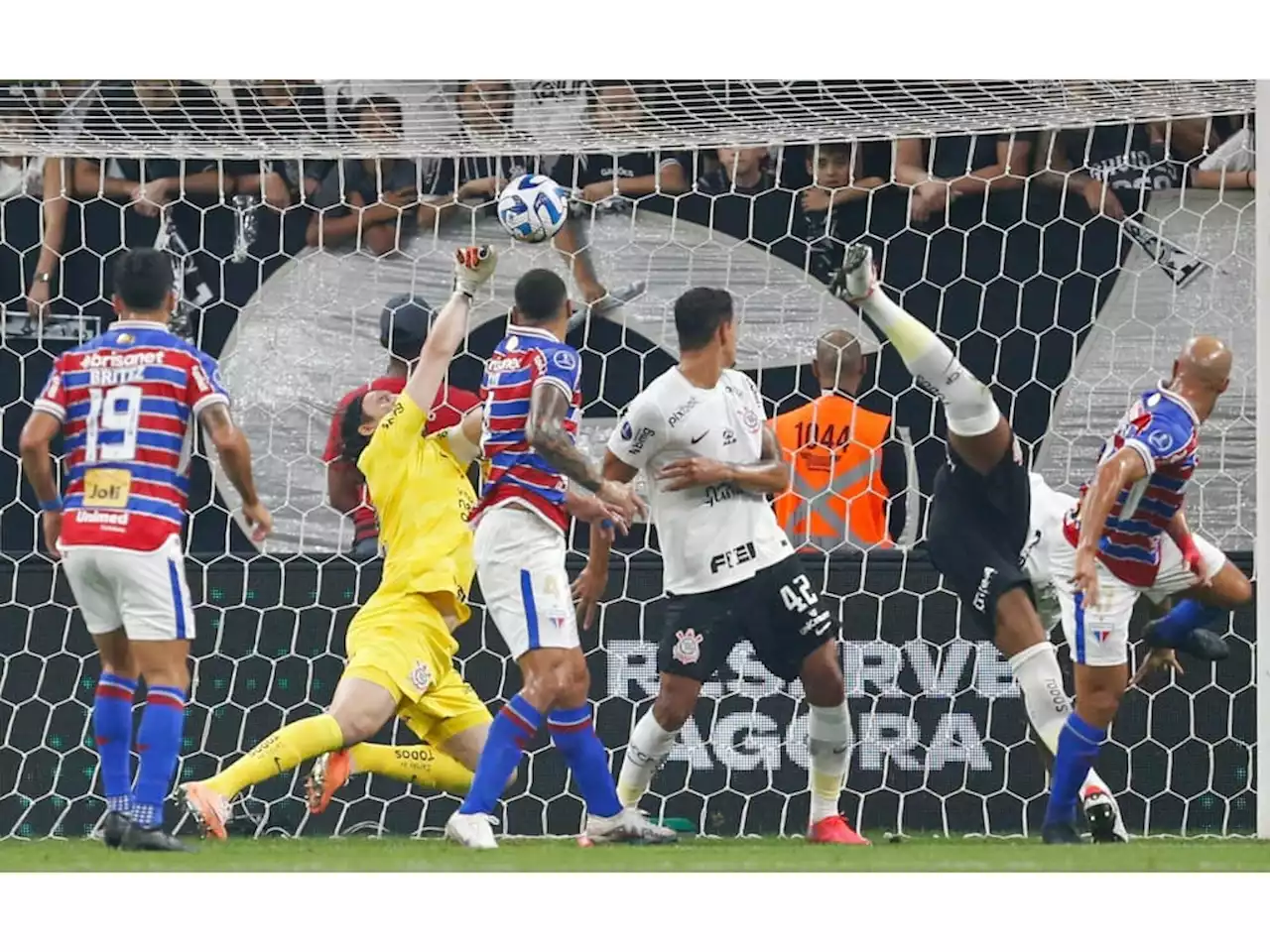 Conmebol divulga áudio do VAR no gol do Fortaleza contra o Corinthians pela Sul-Americana