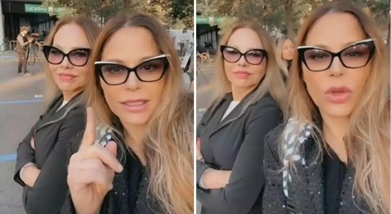 Ornella Muti e la figlia Naike Rivelli al flash mob animalista: «Mai più manganellati e aggrediti. Hanno sparato ai maiali senza pietà»