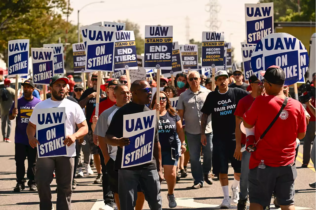 UAW again threatens to expand strikes at Detroit automakers if progress isn't made by Friday