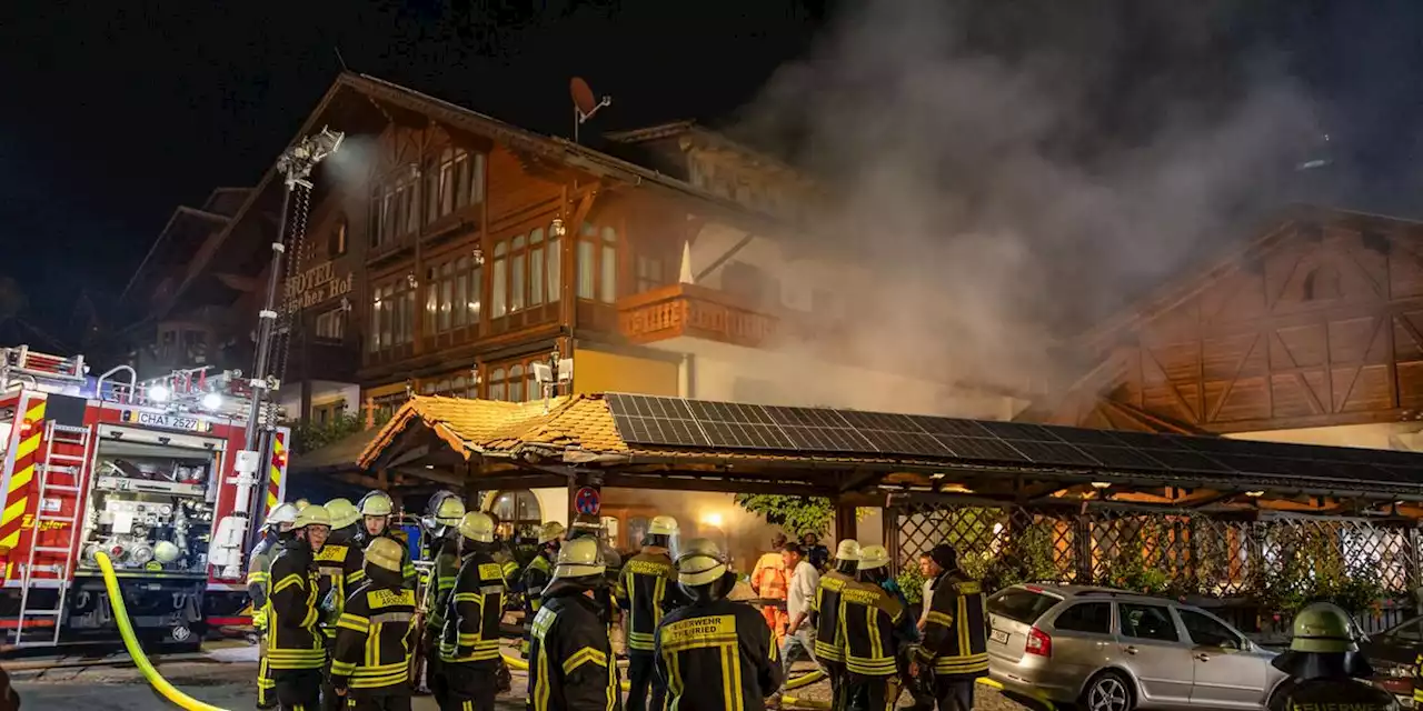 Bayerisches Hotel gerät in Flammen: Knapp 200 Gäste müssen Gebäude verlassen