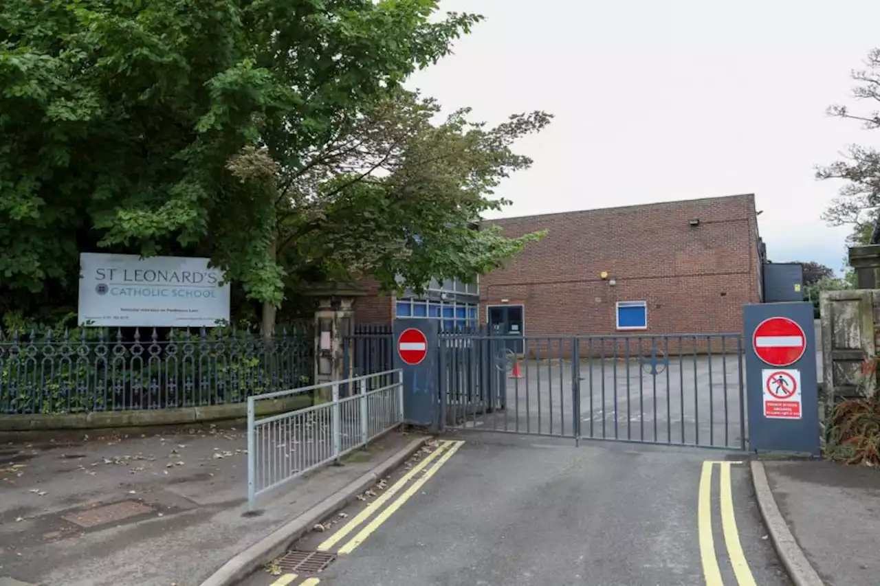 Parents at concrete crisis school to urge minister to back rebuild plans