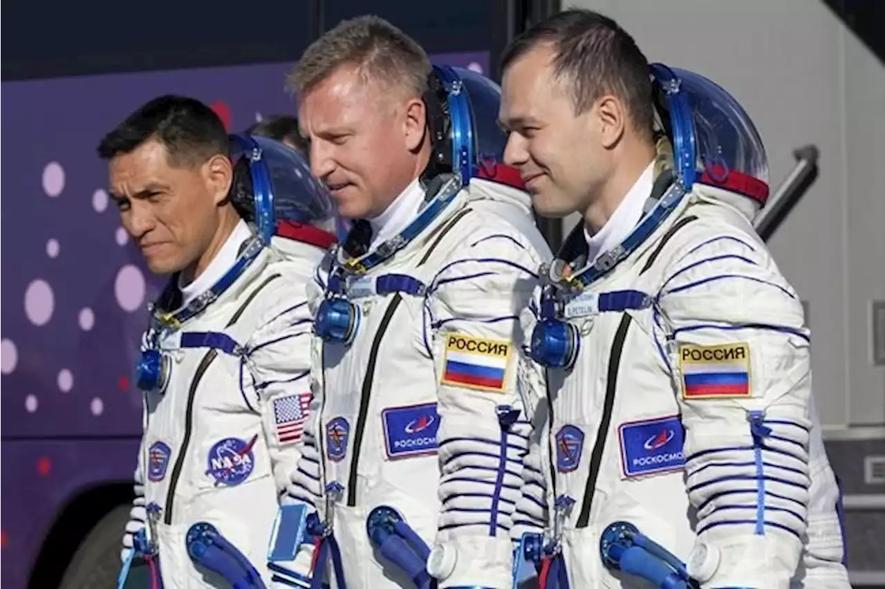 Three astronauts return to Earth after a year in space. Frank Rubio sets US space record