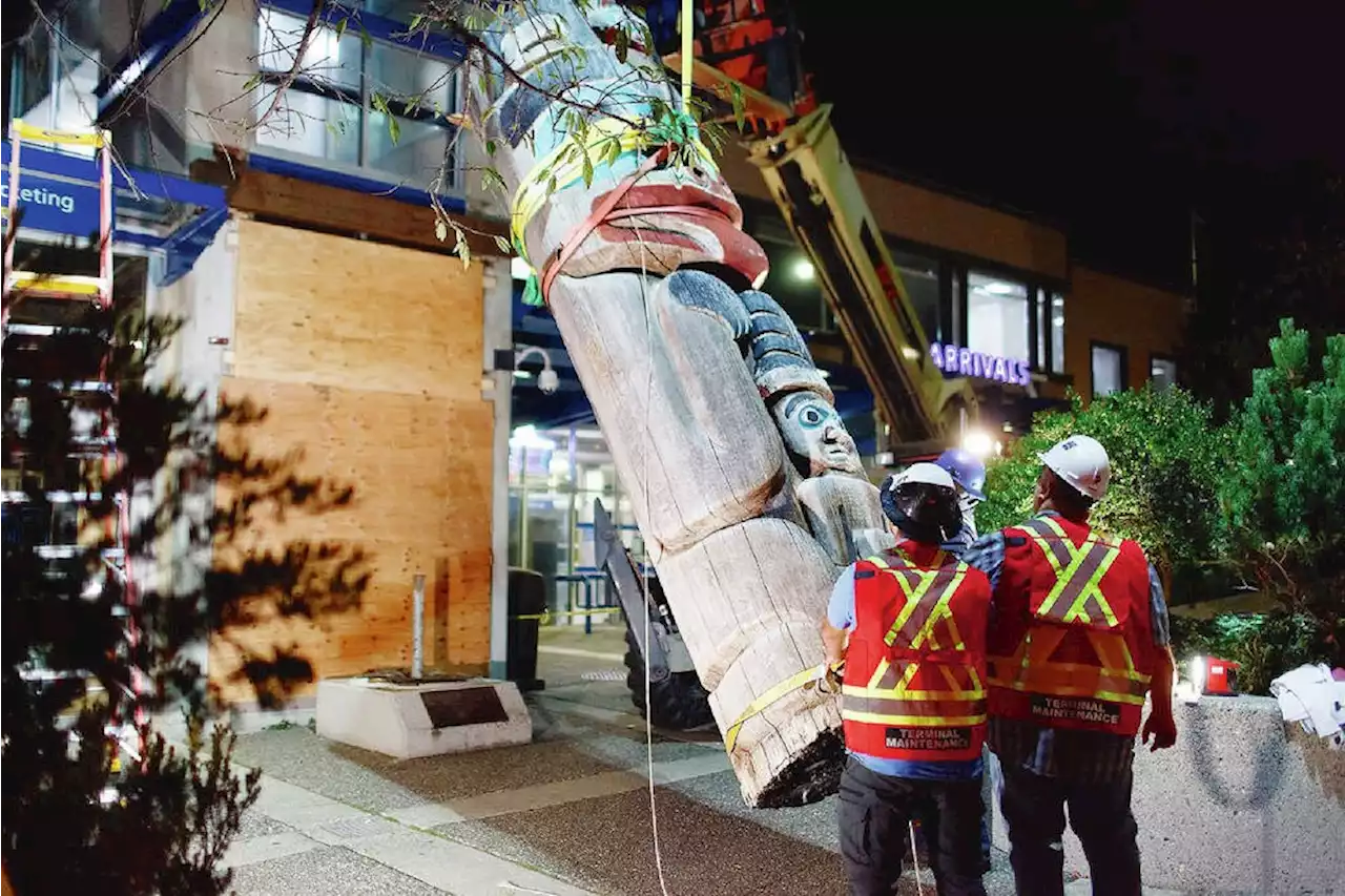 B.C. Ferries gifts Horseshoe Bay totem pole to carver's family on north Island