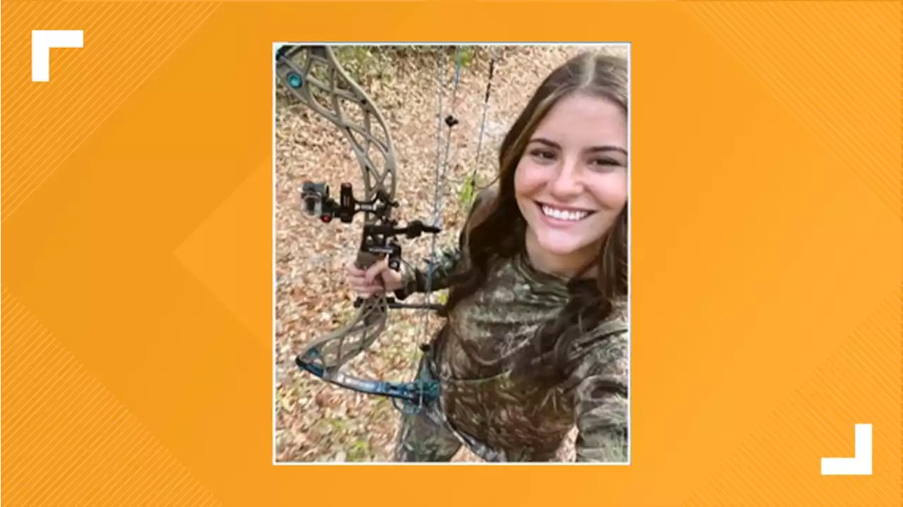 16-year-old Florida girl struck by lightning while hunting with father has died