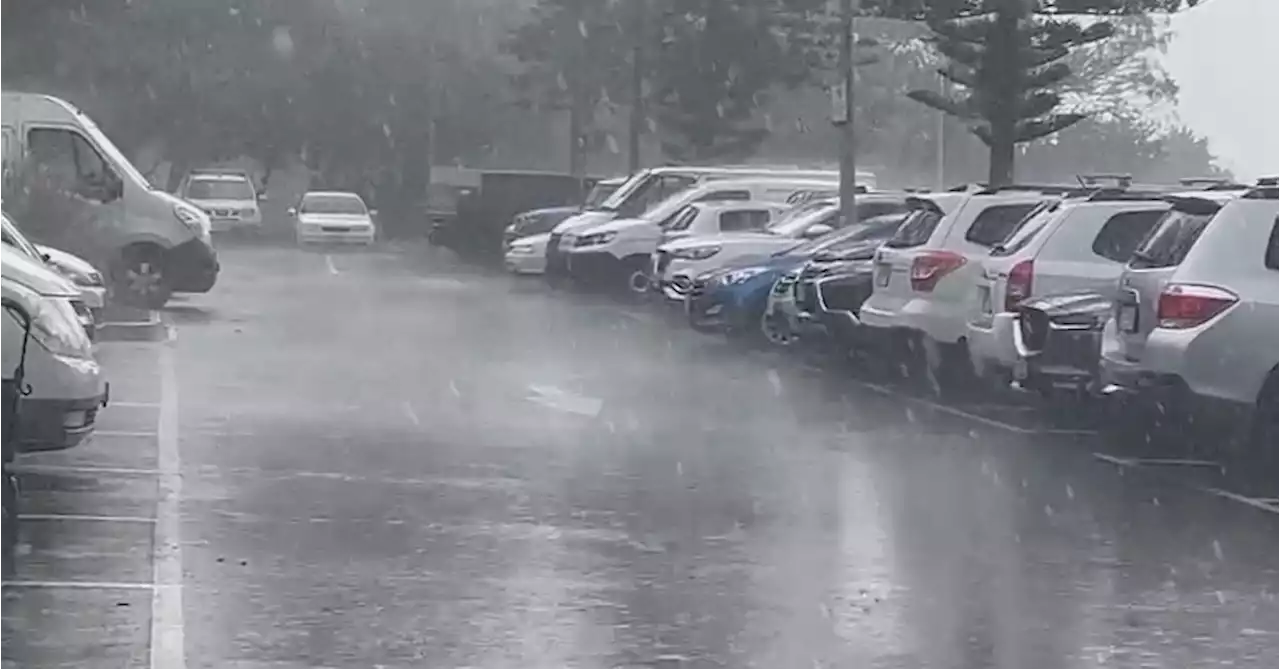 Thousands without power, flights delayed as storms move through Queensland