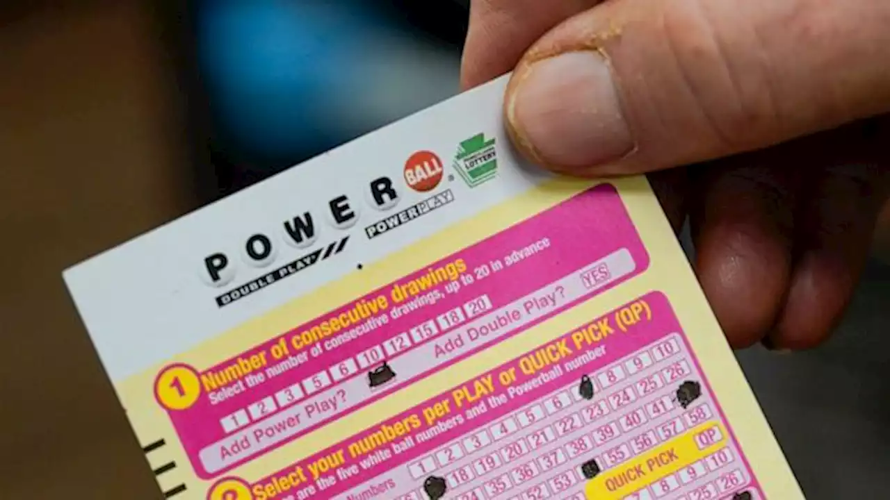 Powerball jackpot soars to $925 million ahead of next drawing