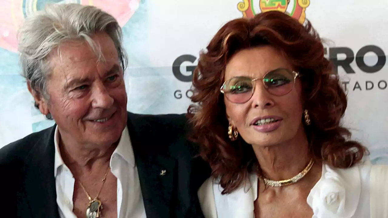 'Je prie pour toi': Alain Delon adresse un message à Sophia Loren après sa chute