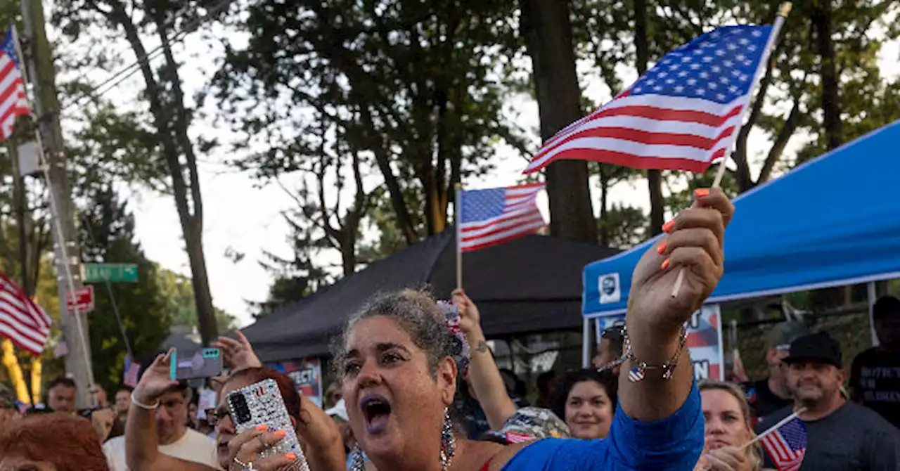 PHOTO: NYC Flyers Warn Migrants 'You Are Better off' in Another City