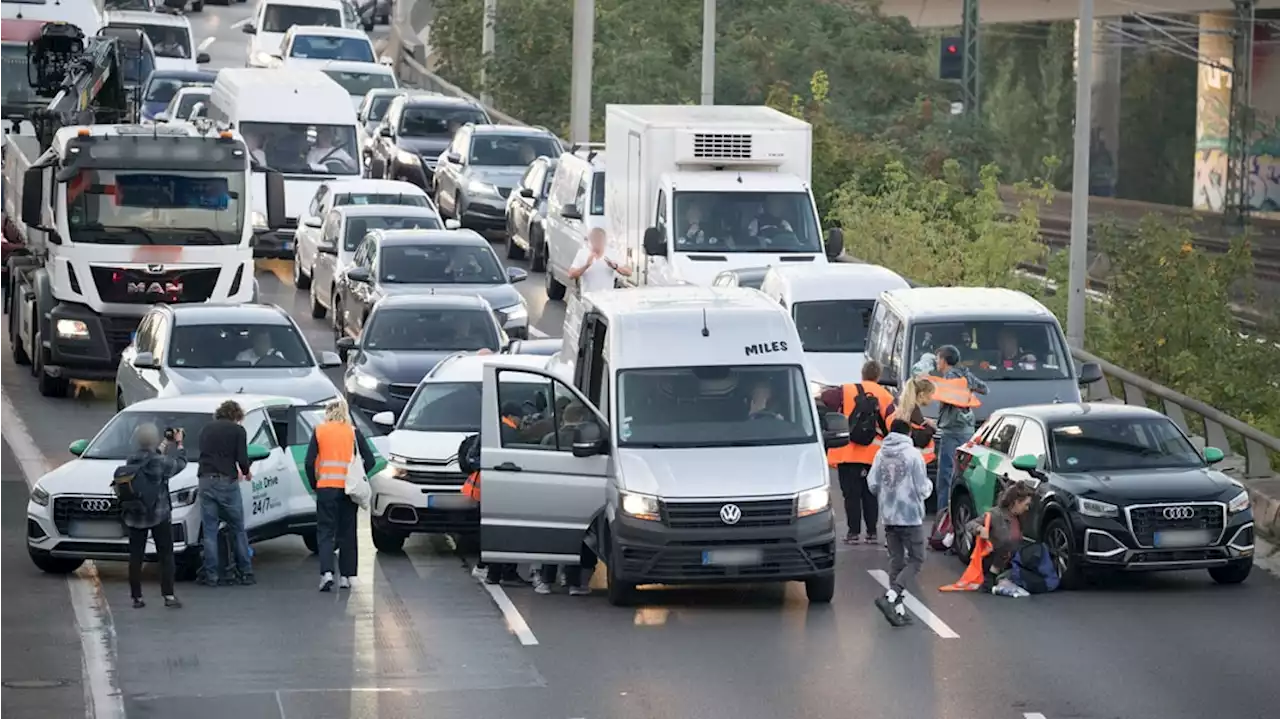 Könnte die Polizei die Führerscheine der Klima-Kleber einkassieren?