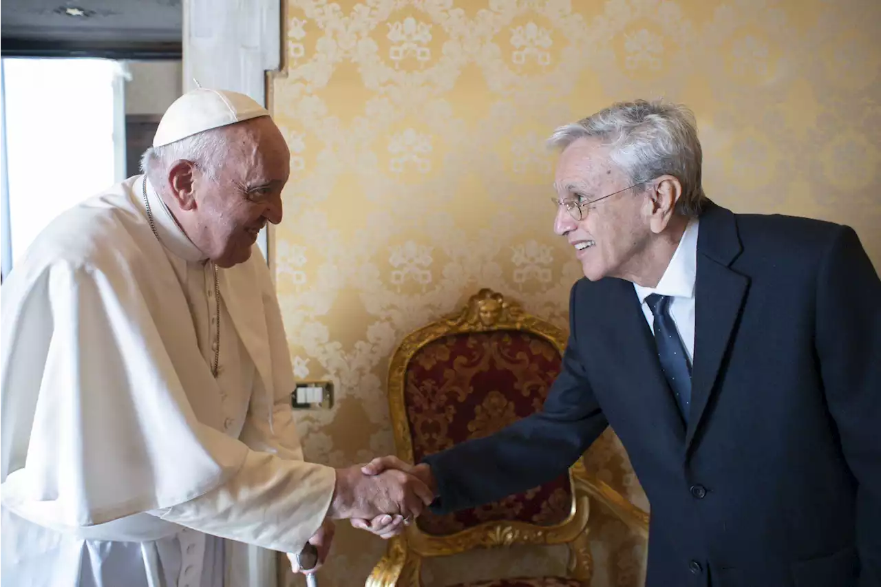 Caetano Veloso encontra com o Papa Francisco no Vaticano nesta quinta-feira (28)