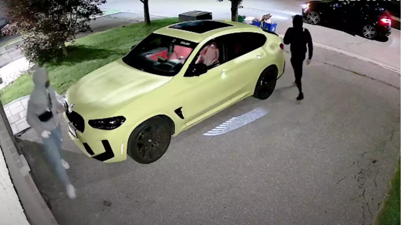 Video shows suspects entering York Region homes in search of key fobs for vehicles parked outside