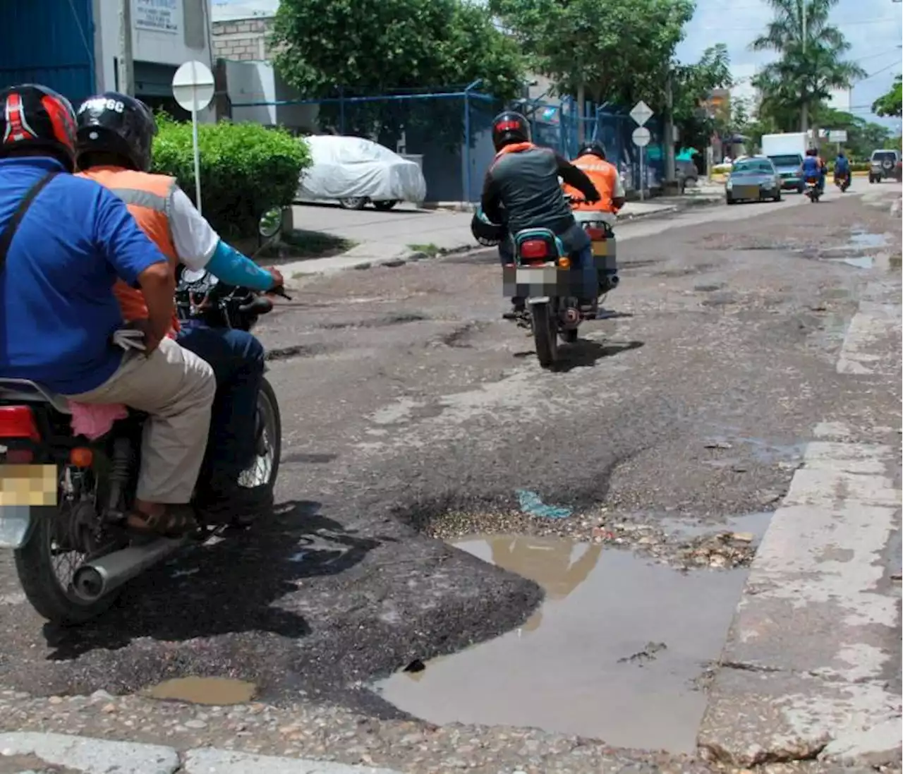 Hombre caminaba a su casa y carro lo arrolló y lo mató, en Castillete