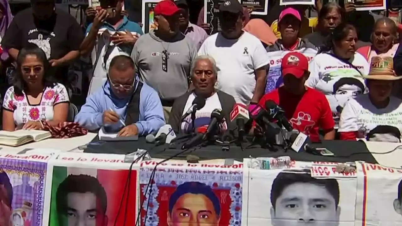 Padres de los 43 de Ayotzinapa Piden Investigar a Peña Nieto