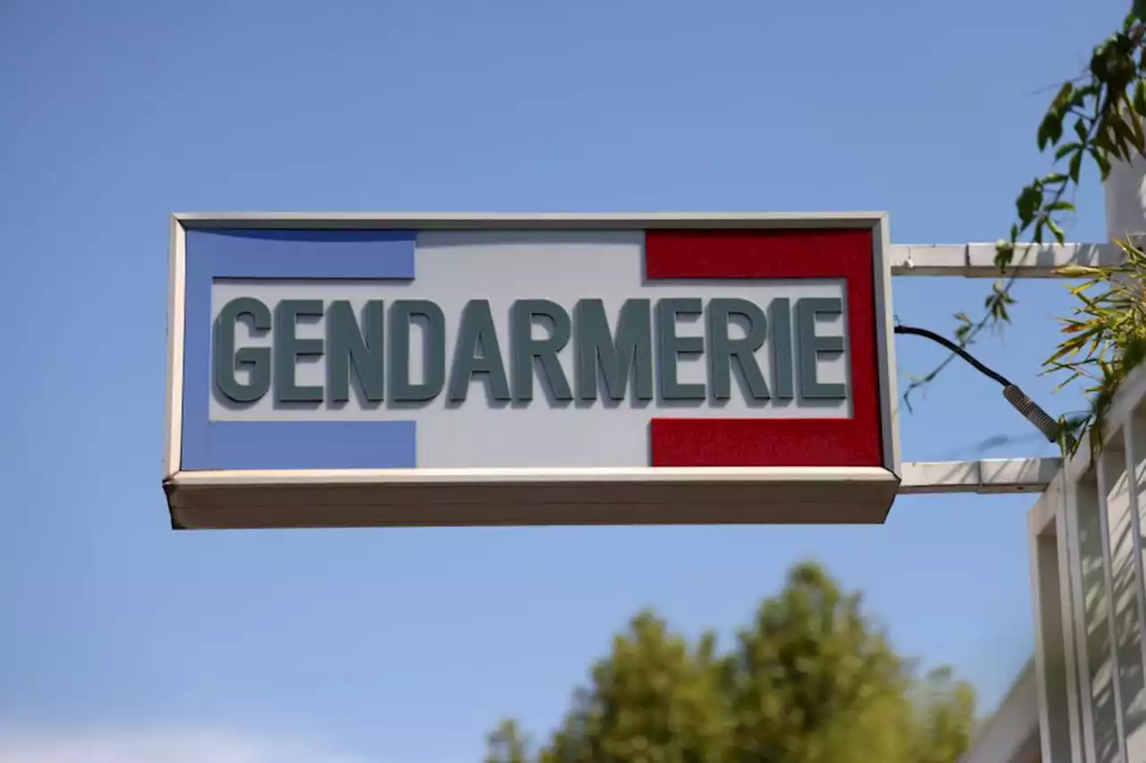 Il débarque avec un couteau à la gendarmerie, deux militaires blessés dans les Côtes-d’Armor