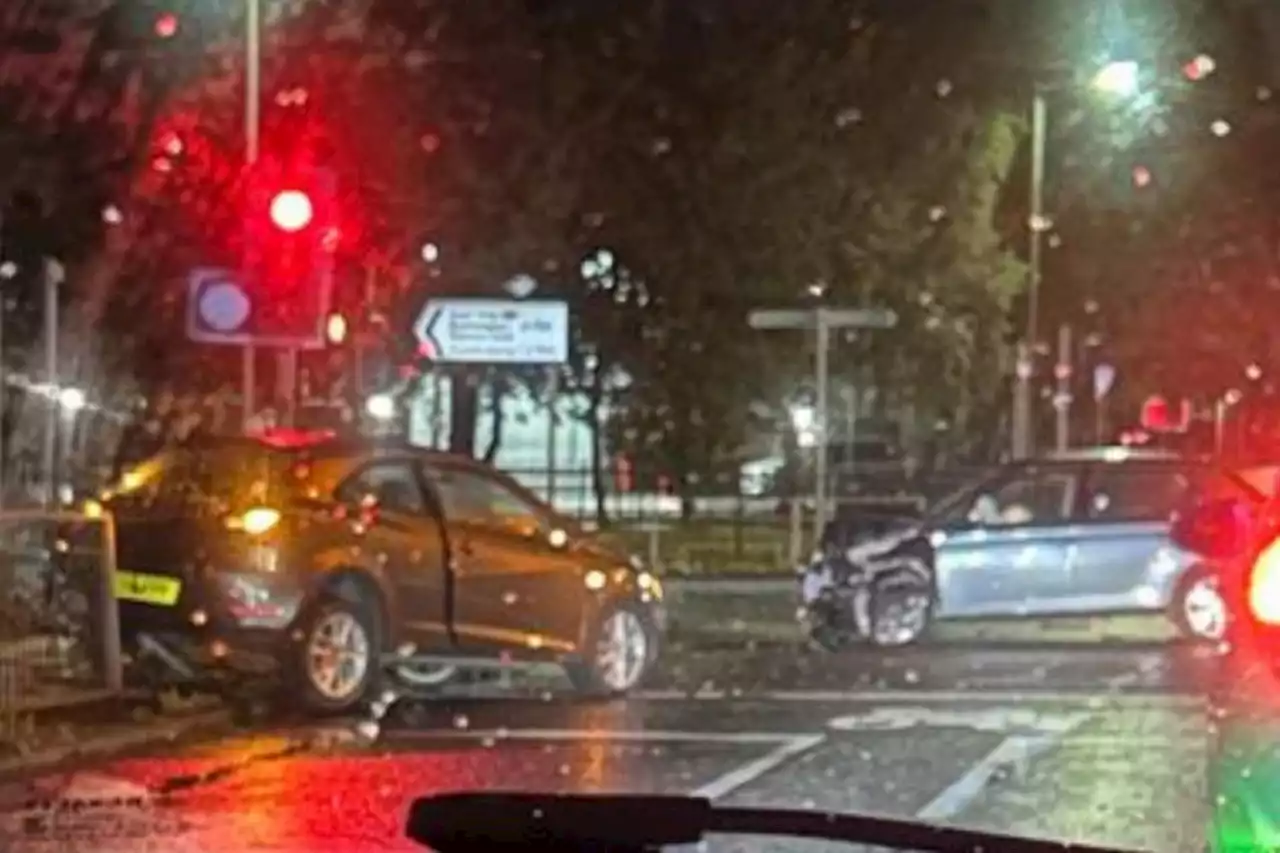 Car smash at busy Glasgow junction sparks blue light response