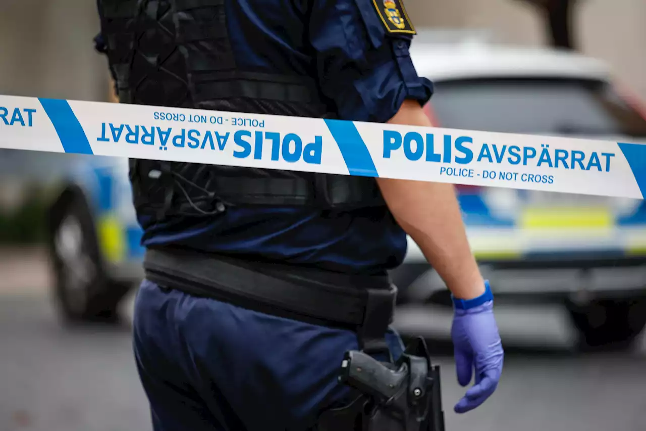 Kvinna död efter explosion i villaområde