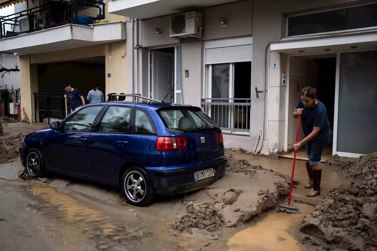Oväder dränker grekisk stad i lermassor