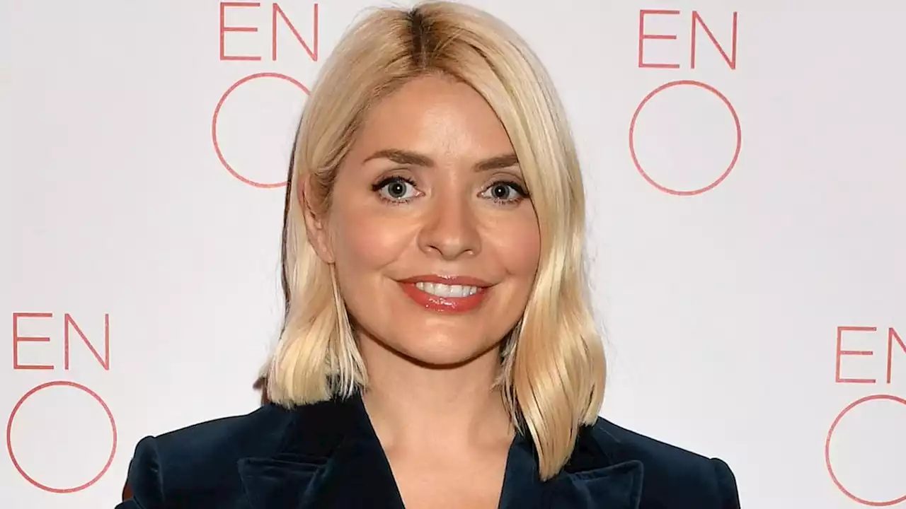 Holly Willoughby amazes in the most flattering £40 M&S leather trousers