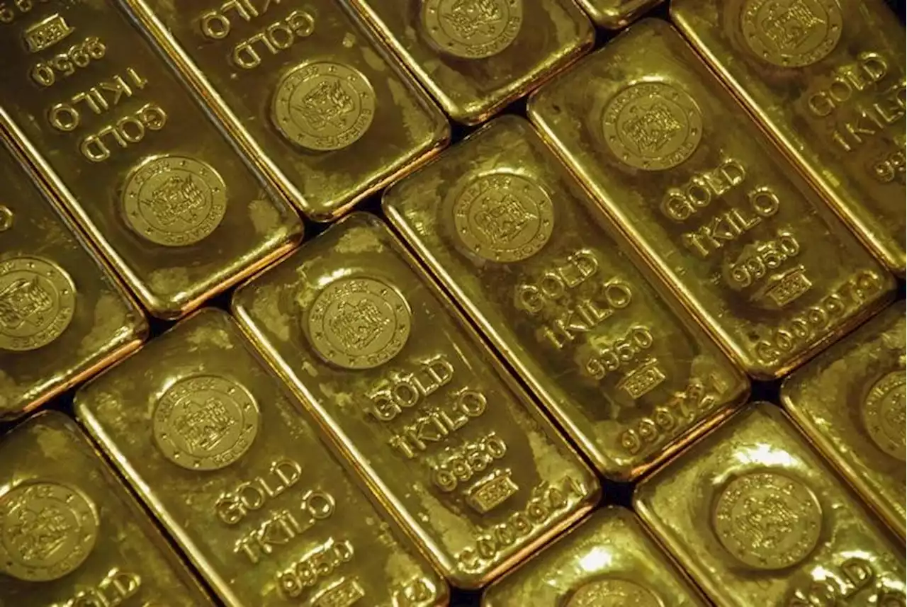 Gold prices wallow under $1,900 as Fed fears buoy dollar, yields By Investing.com