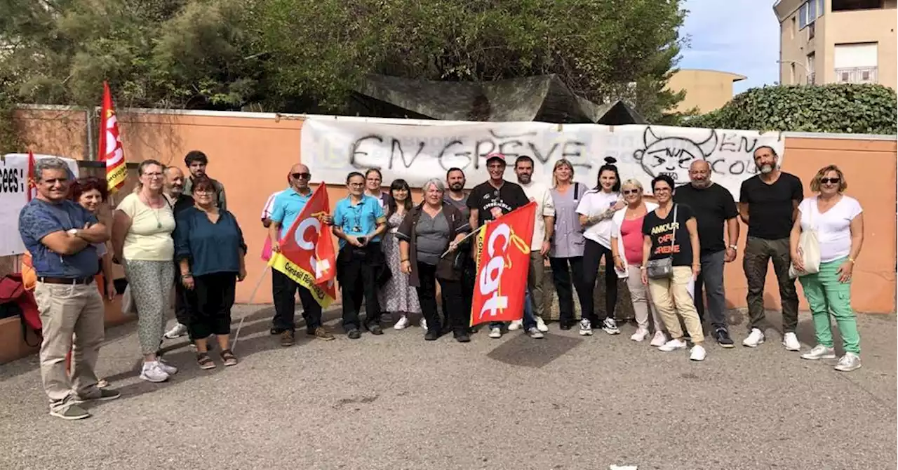 Manifestation des employés du lycée Adam-de-Craponne à Salon-de-Provence