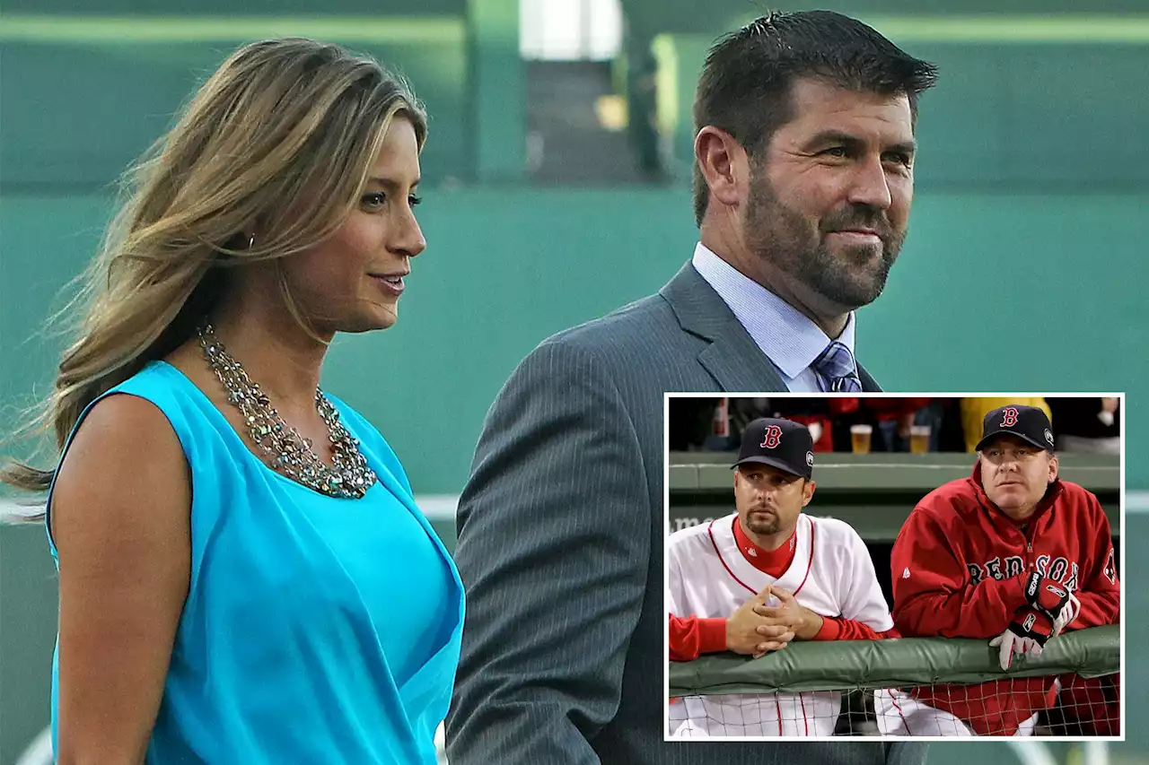 Jason Varitek’s calls out Curt Schilling for Tim Wakefield cancer reveal