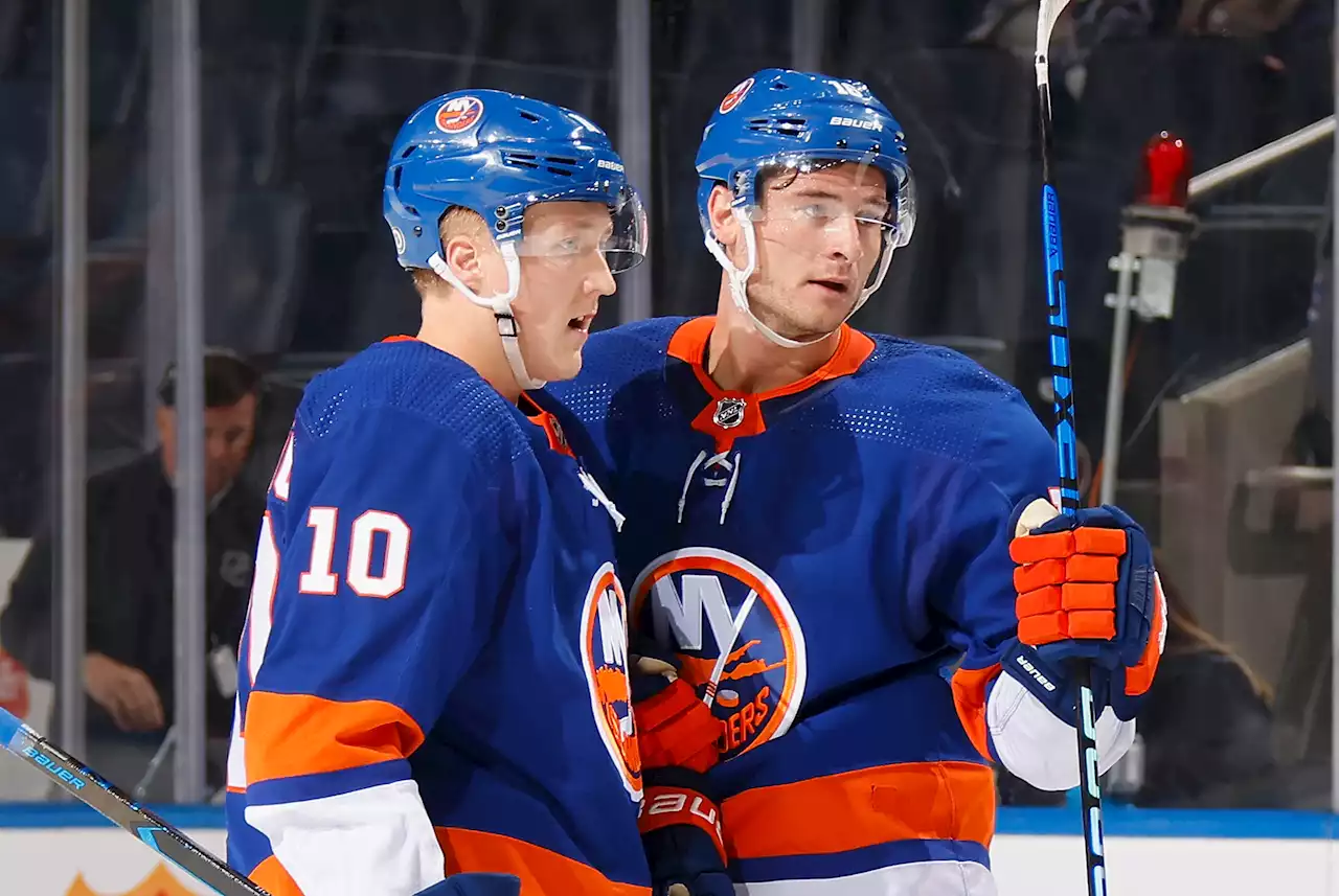 Simon Holmstrom makes strong impression in tryout for Islanders’ top line