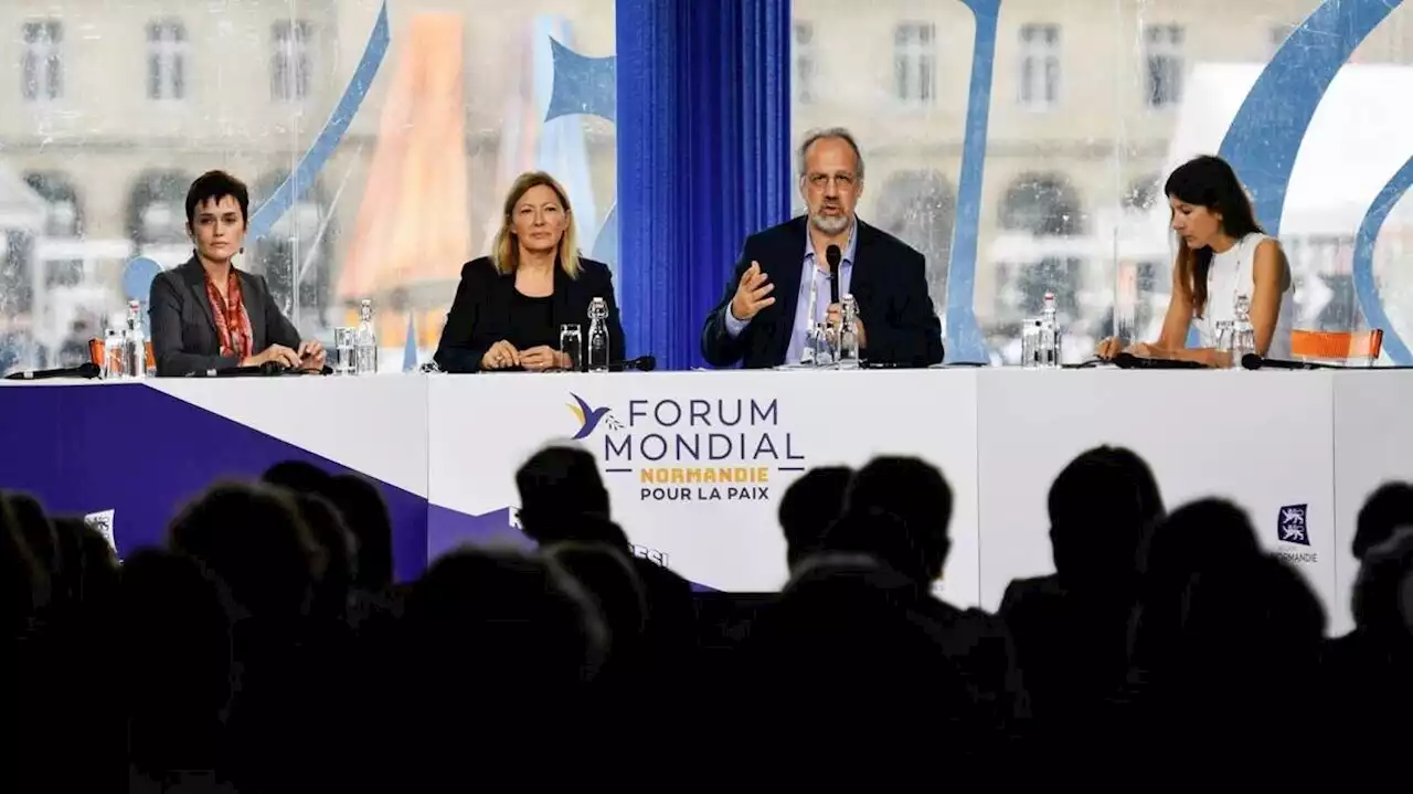 Les oppositions à Poutine tentent d’écrire un futur au Forum Normandie pour la paix