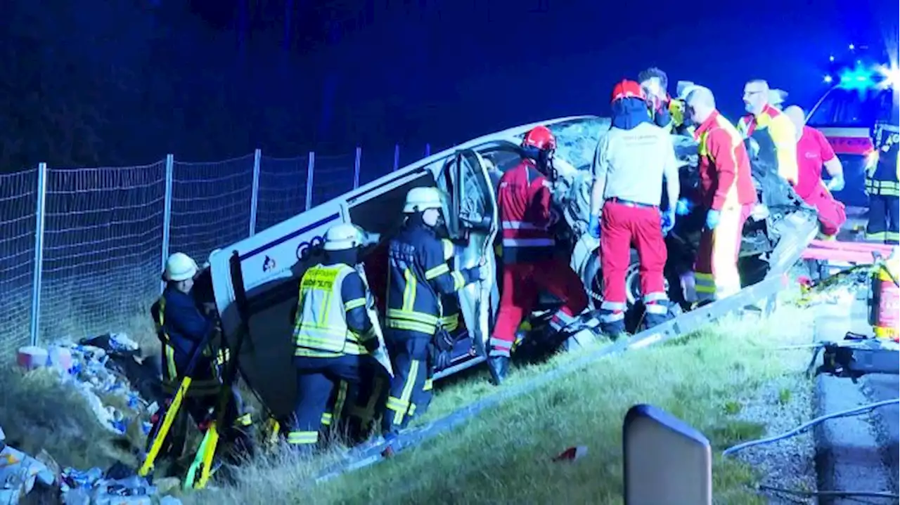 Betrunkener Fahrer löst Unfall mit drei Schwerverletzten auf A10 aus