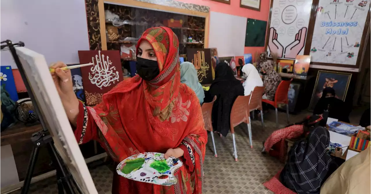 Pakistani vocational school helps Afghan women refugees build businesses