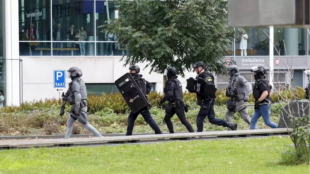 Zwei Tote nach Schüssen: Polizei stellt flüchtigen Schützen in Rotterdamer Klinik