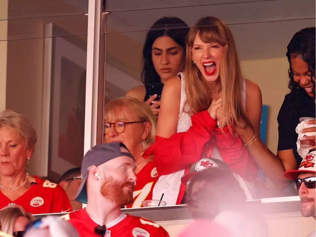 Taylor Swift and Travis Kelce pack on PDA after Chiefs game