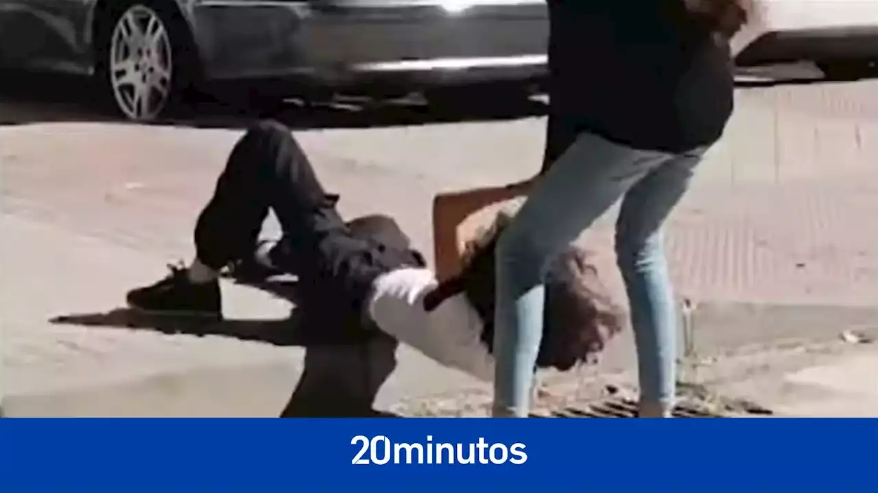 Brutal agresión a una menor por parte de una compañera cuando salían del instituto