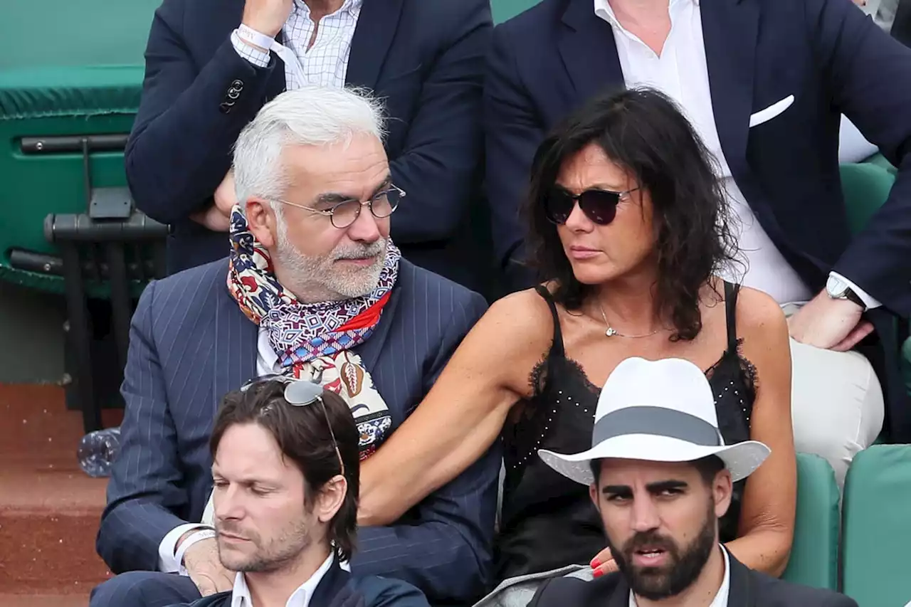 'On dort tout nus' : Pascal Praud surprend en évoquant sa vie intime avec sa femme
