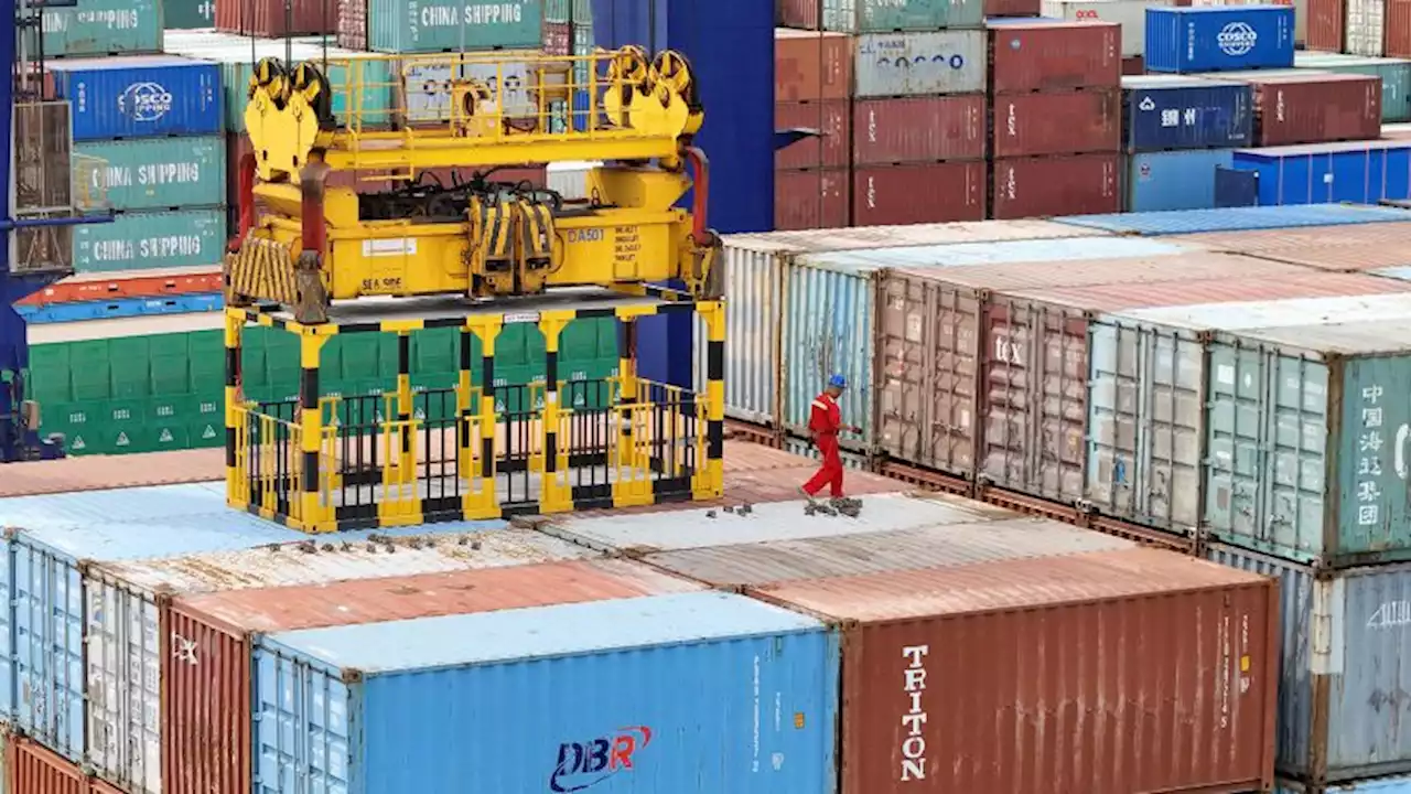 Trade between Russia and China is booming so much that shipping containers are 'piling up'