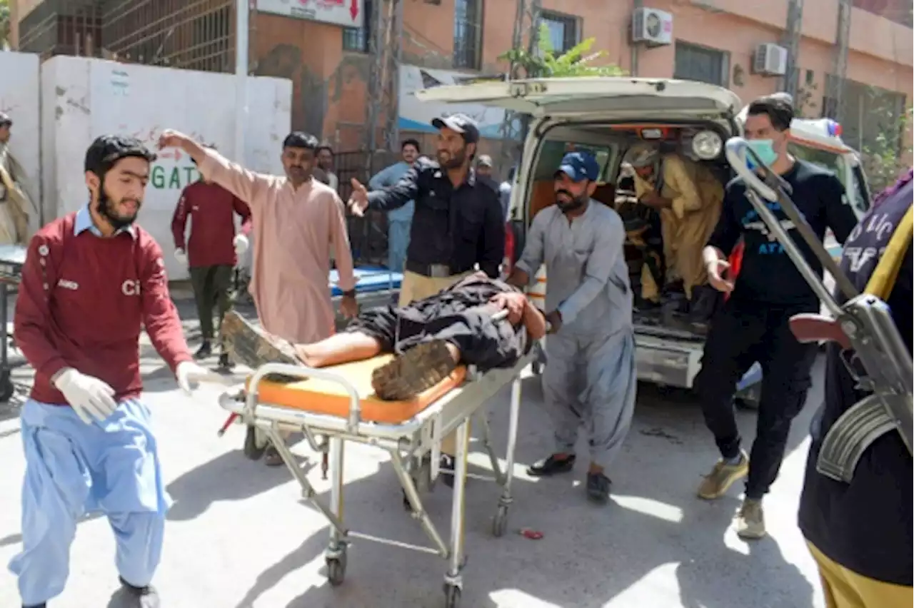 Pakistan: plus de 40 morts dans une attaque kamikaze visant une procession