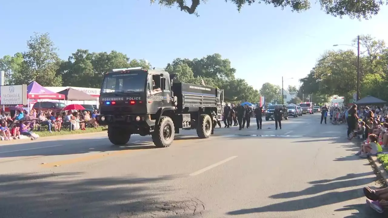 WATCH: Fort Bend County Fair & Rodeo kicks off with parade led by Needville Little League