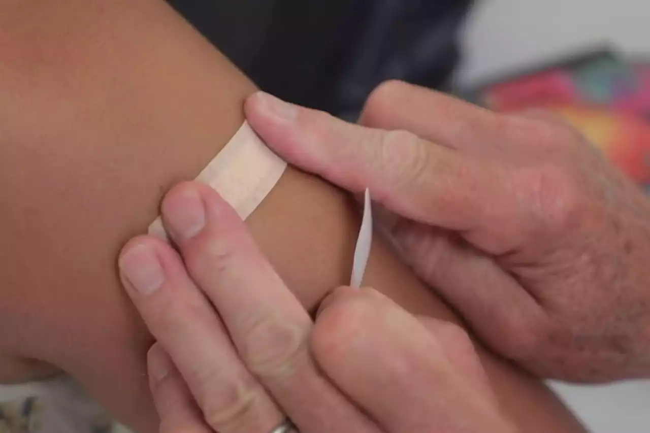 Vaccin contre les papillomavirus : une campagne lancée dans les collèges pour filles et garçons en classe de 5e