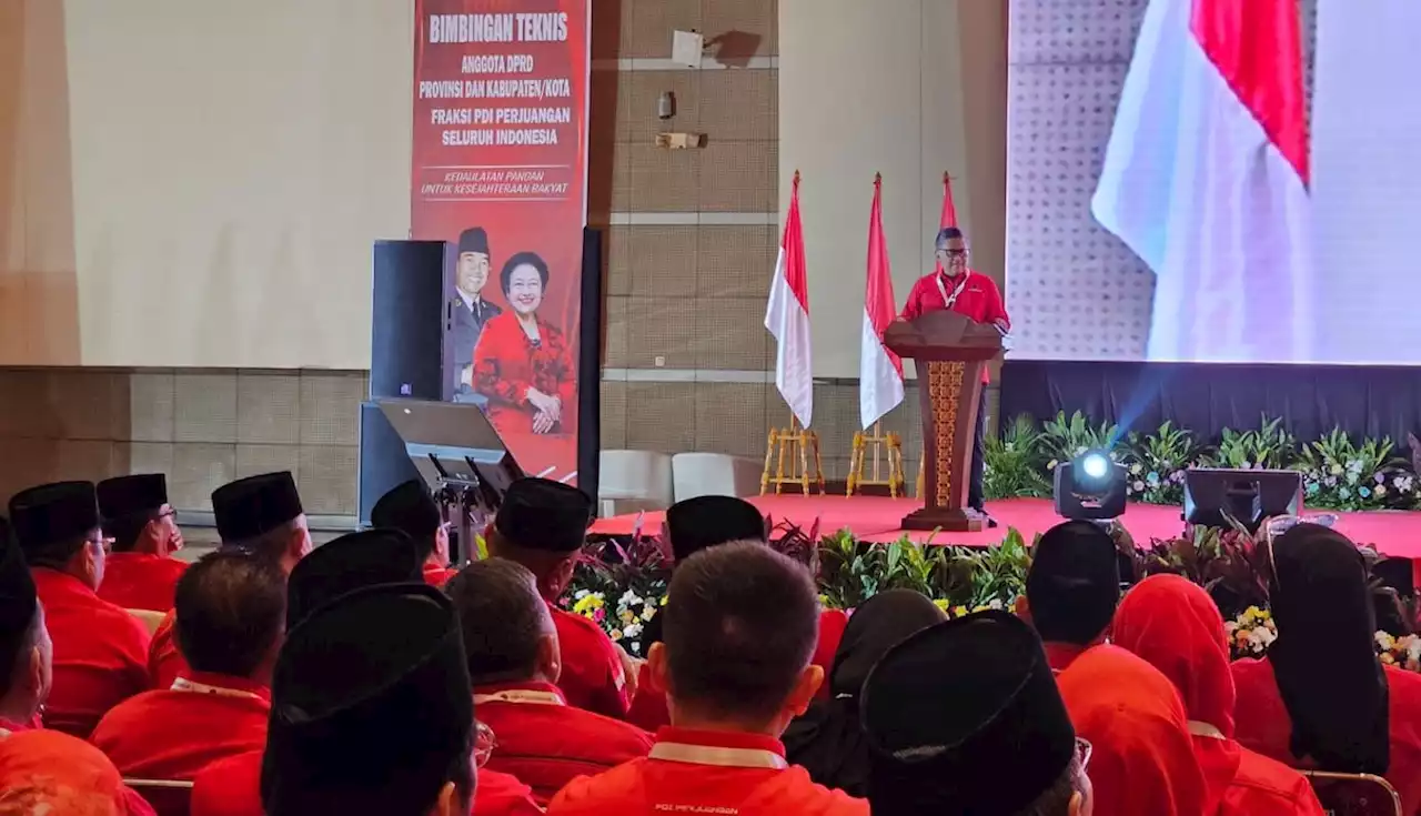 Wajah Ahok dan Mahfud Terekam Kamera Rakernas IV, Ribuan Kader PDIP Lalu Bersorak