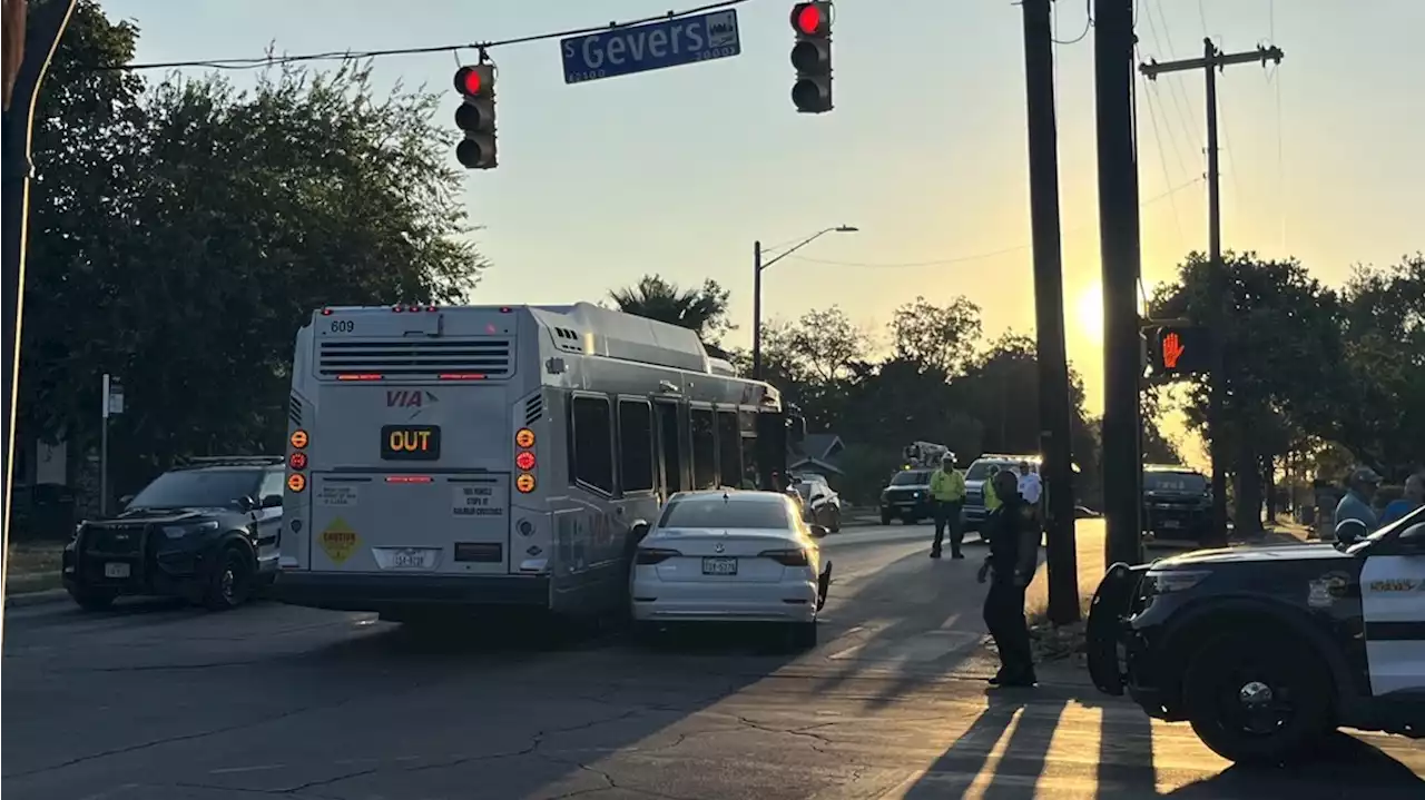 Road shootout ends in crash involving VIA bus, SAPD says