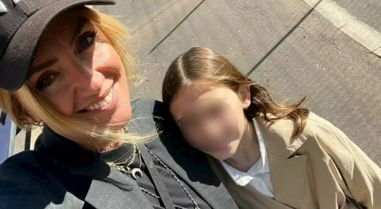 Chiara Maci monogenitore di Bianca, lo sfogo: «Io, mamma single, mi sono dovuta giustificare per avere un passaporto»