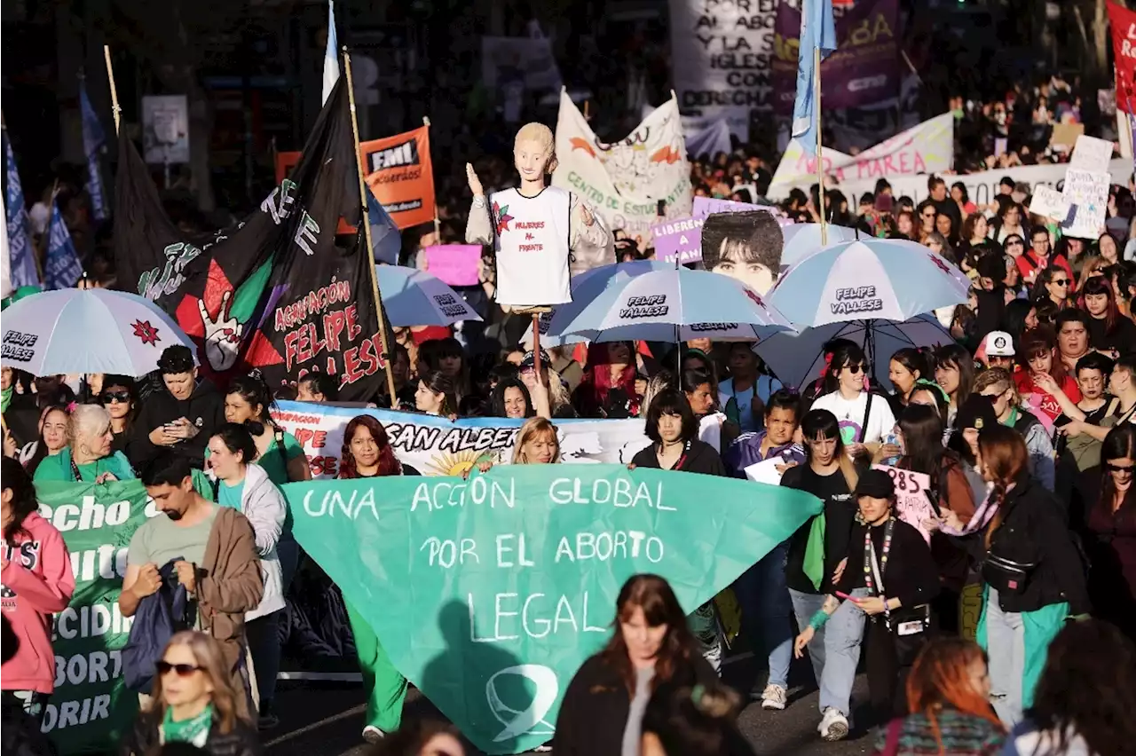 Argentine: les femmes dans la rue, le candidat anti-avortement Milei dans le viseur