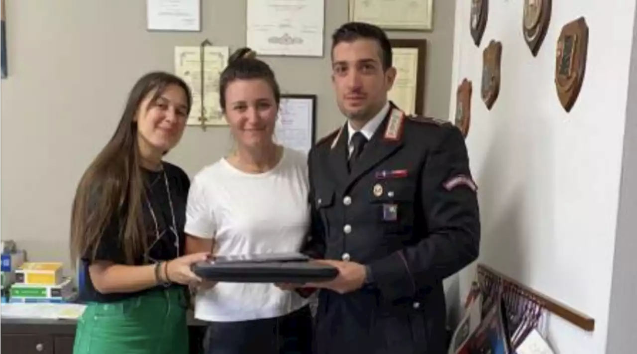 Monza, le rubano il pc con la tesi di laurea: dopo l'appello social i carabinieri glielo riconsegnano