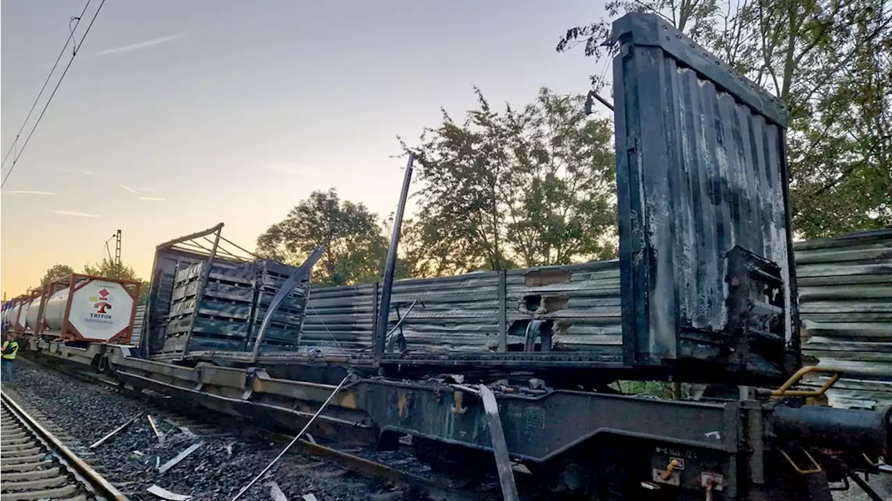 Nach Güterzug-Brand: Bahnstrecke bei Wunstorf wieder frei