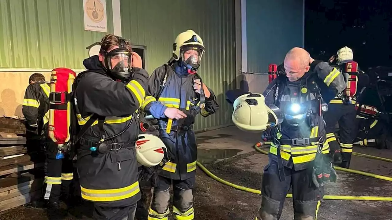 Feuer! Maschinenhalle in Oberdürnbach als Übungsobjekt