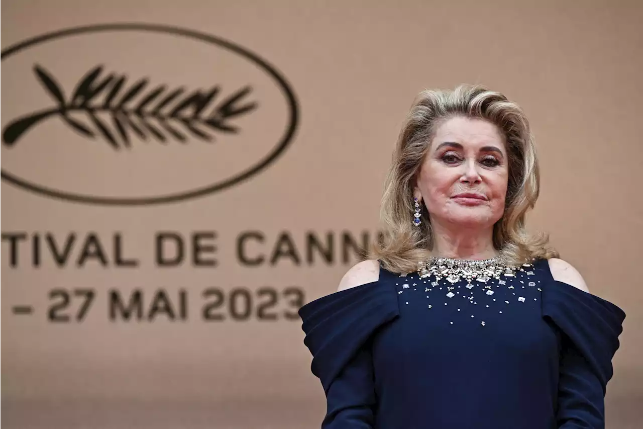 - Catherine Deneuve veut 'une loi' pour mettre fin à l'anonymat sur les réseaux sociaux