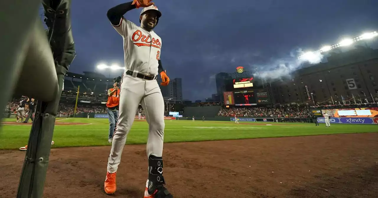 Orioles se coronan en el Este tras vencer 2-0 a Medias Rojas, su 100mo triunfo