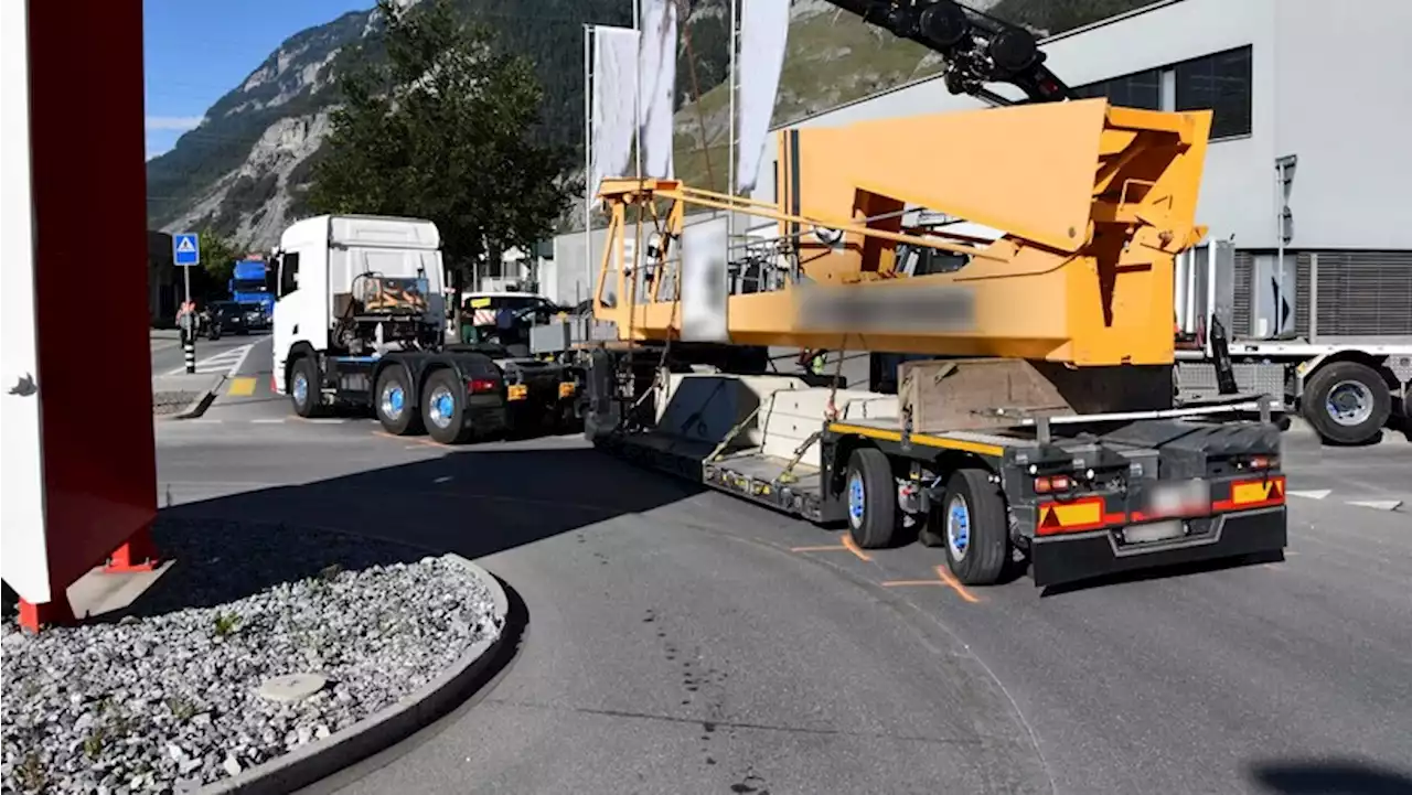 Sattelschlepper verliert Auflieger in Chur