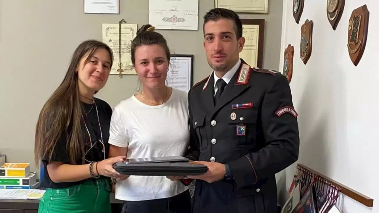 Le rubano il pc con la tesi di laurea: dopo la denuncia arriva il lieto fine