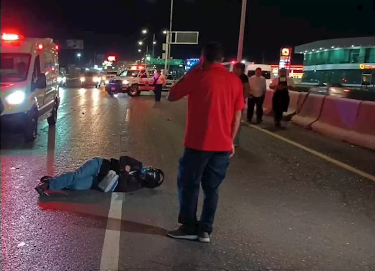 ¡Le salió cara la cena! Conductor sale de reconocido restaurante al norte de Saltillo y arrolla a motociclista