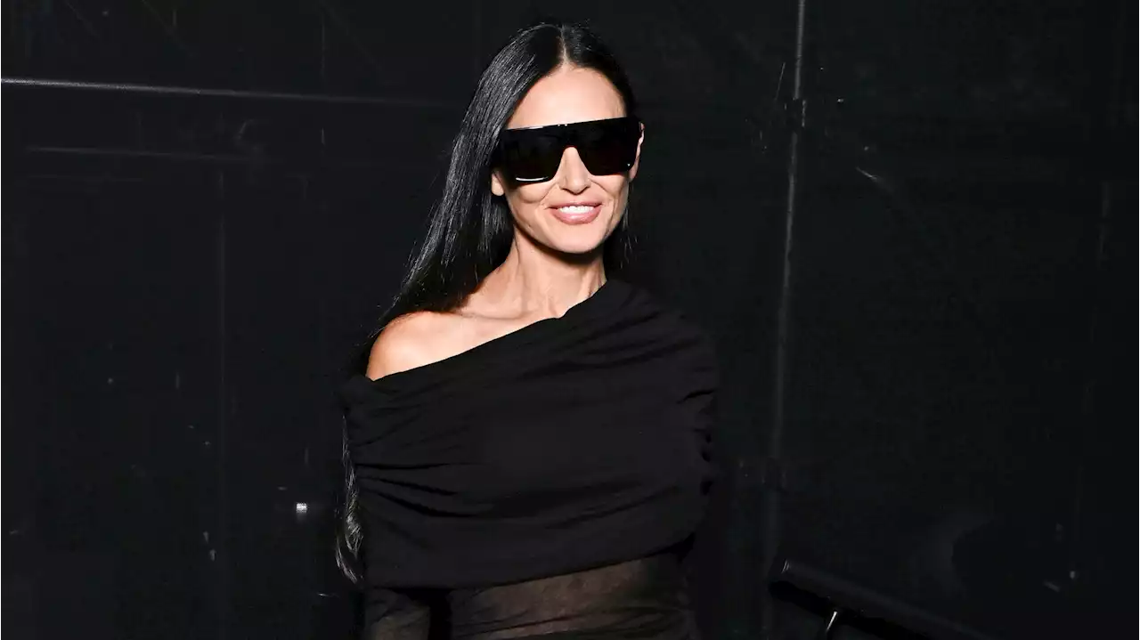 Settimana della Moda di Parigi, Demi Moore e il nude dress: ecco come gestire gli «imprevisti»